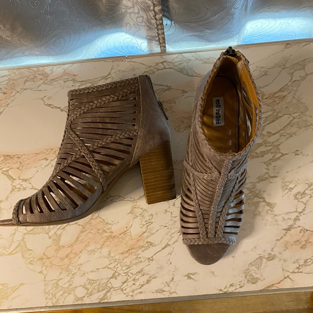 New without tags! Not Rated strapped healed sandals.